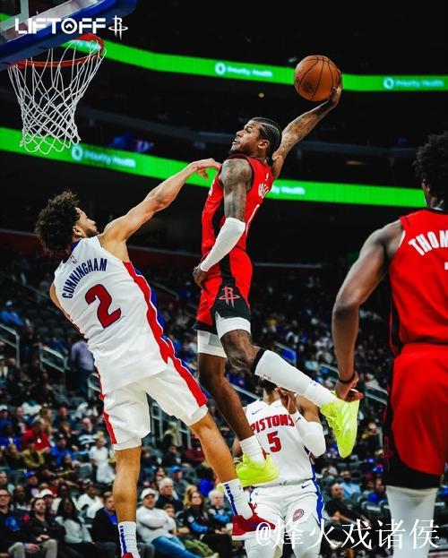 坎宁安表现爆棚!三分10中6豪取32分4篮板10助攻1抢断 坎宁安表现爆棚!三分10中6豪取32分4篮板10助攻1抢断