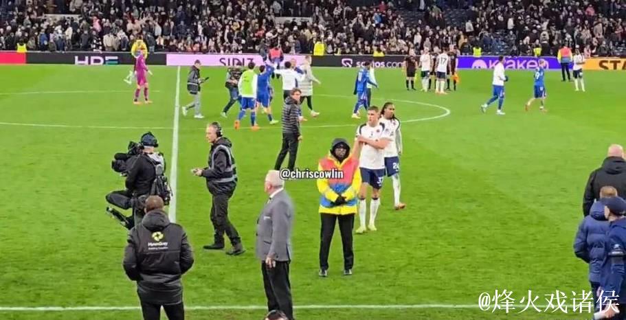 热刺内乱升级！斯彭斯替换下场怒批弗兰克，二度决裂