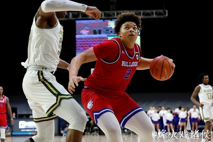 上海队新领袖强势登场,大外援洛夫顿闪耀全场 上海队新领袖强势登场,大外援洛夫顿闪耀全场